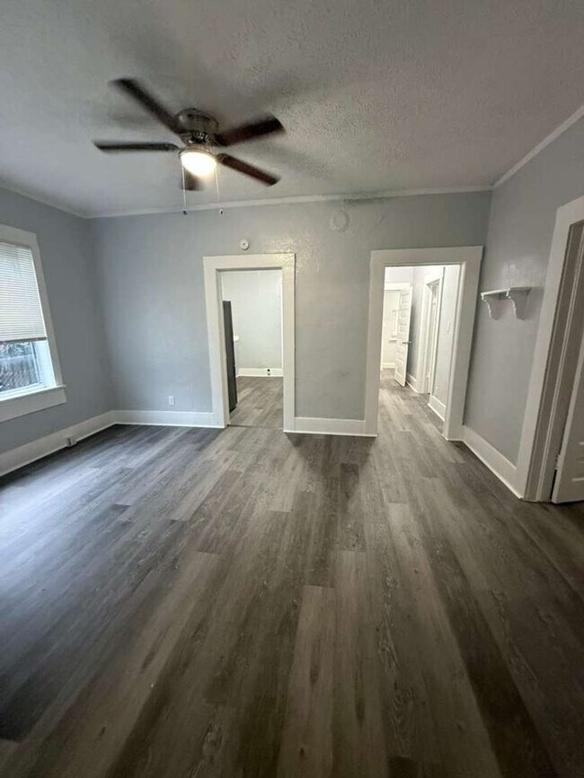 Building Photo - Fully Renovated 2/1-Single Family,  Available for Immediate Rent!