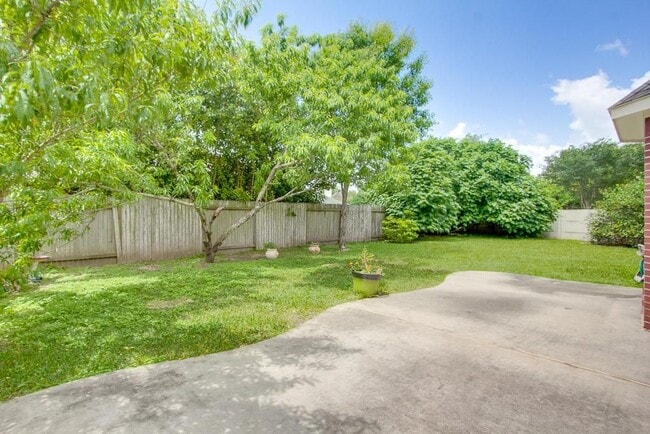 Building Photo - 8002 Weeping Willow Pl