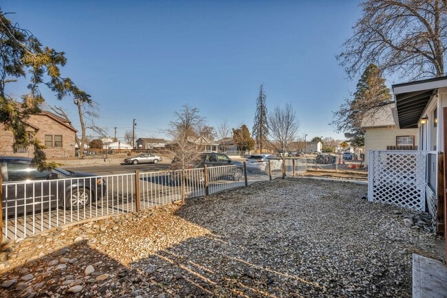 Building Photo - 1637 C St