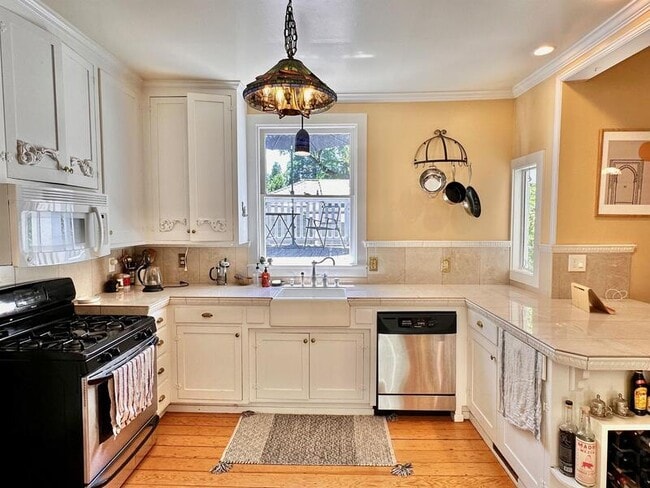 Building Photo - 212 Nevada St