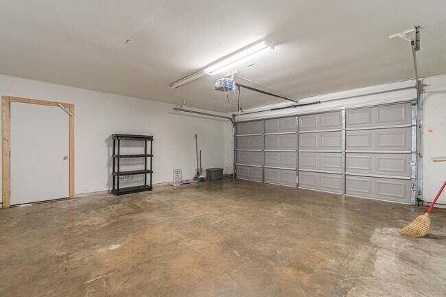 Building Photo - 9518 Millbrook Dr