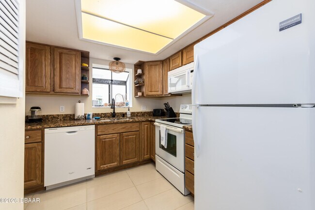 Building Photo - 3602 S Peninsula Dr