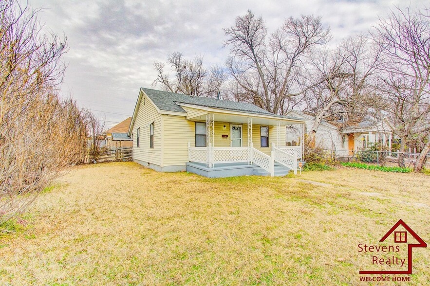 Building Photo - 815 SW H Ave