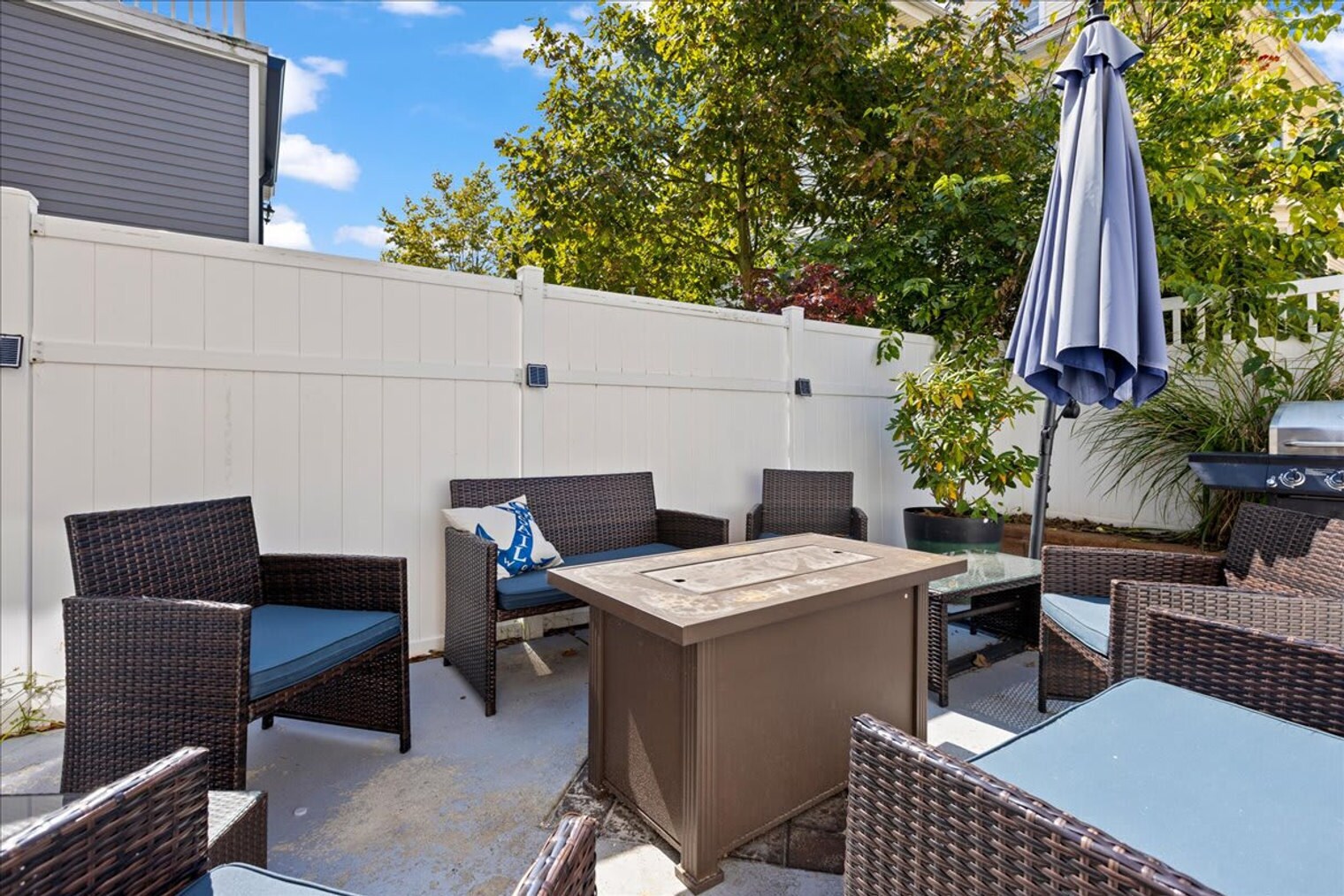 Building Photo - 16 S Nashville Ave