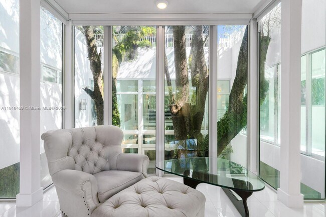 Building Photo - 3861 Kumquat Ave