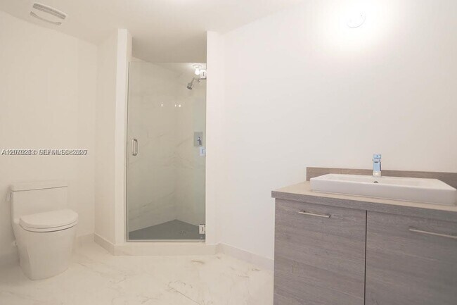 Building Photo - 400 Sunny Isles Blvd