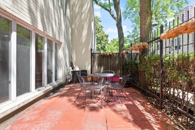 Building Photo - 1069 S Park Terrace