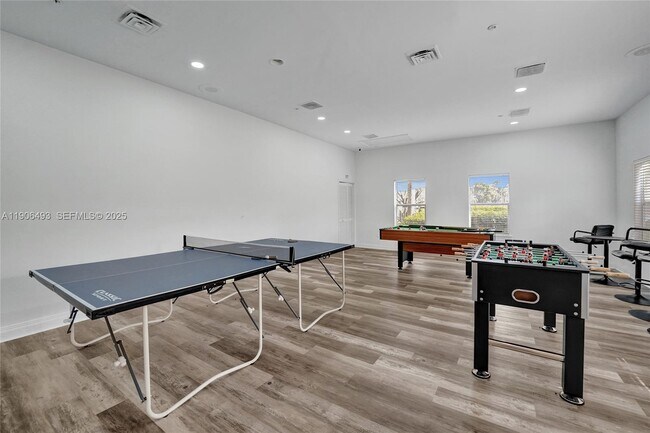 Building Photo - 417 Vista Isles Dr