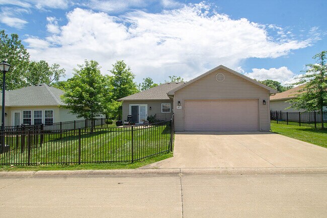 Building Photo - 1871 Harmony St