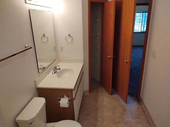 Building Photo - $1,195 | 2 Bedroom, 1 Bathroom Condo | No ...