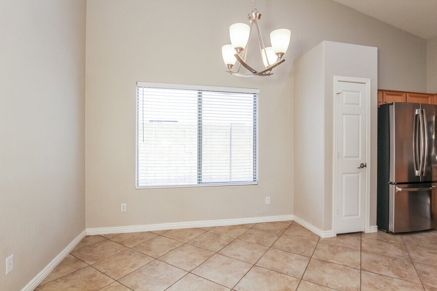 Building Photo - 3910 N 125th Dr