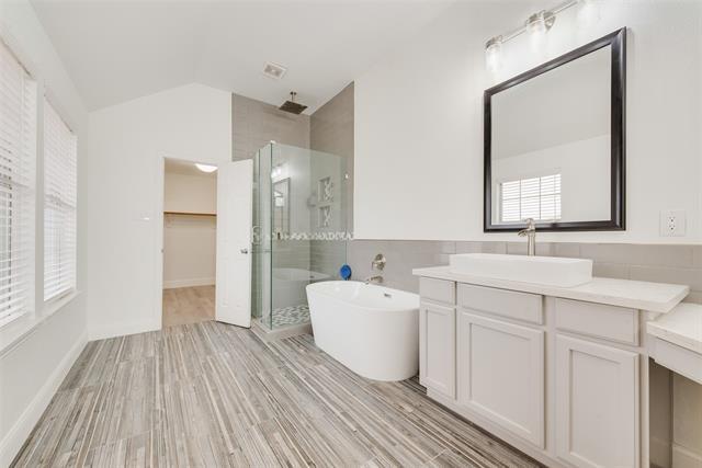 Building Photo - 3400 Oleander Dr