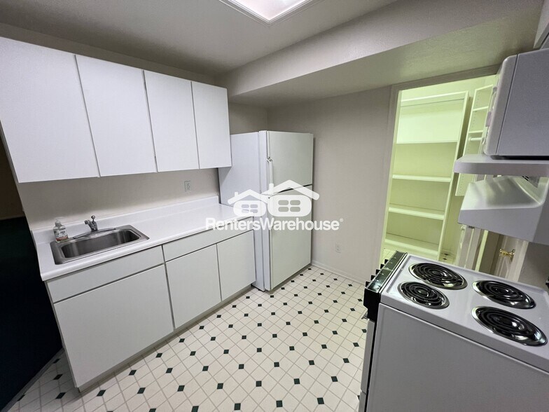 Building Photo - 9147 Woodland Dr