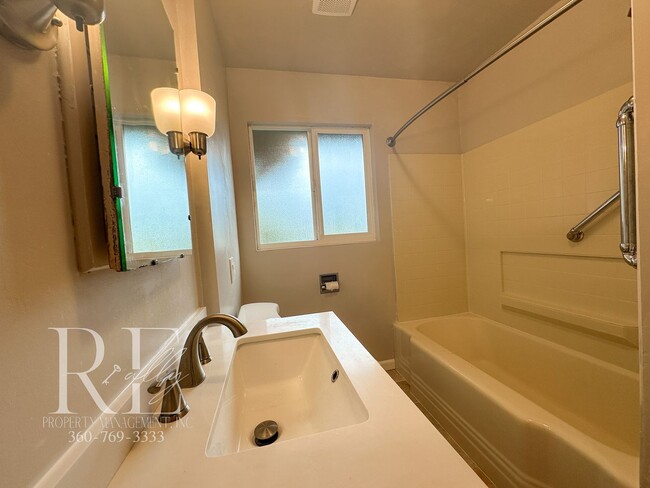 Building Photo - Enjoy Breathtaking Sunsets in the Heart of Manette