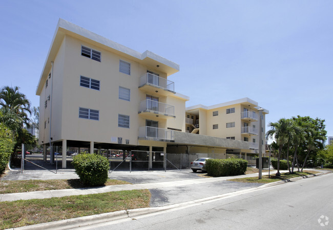 Building Photo - Enclave Shores