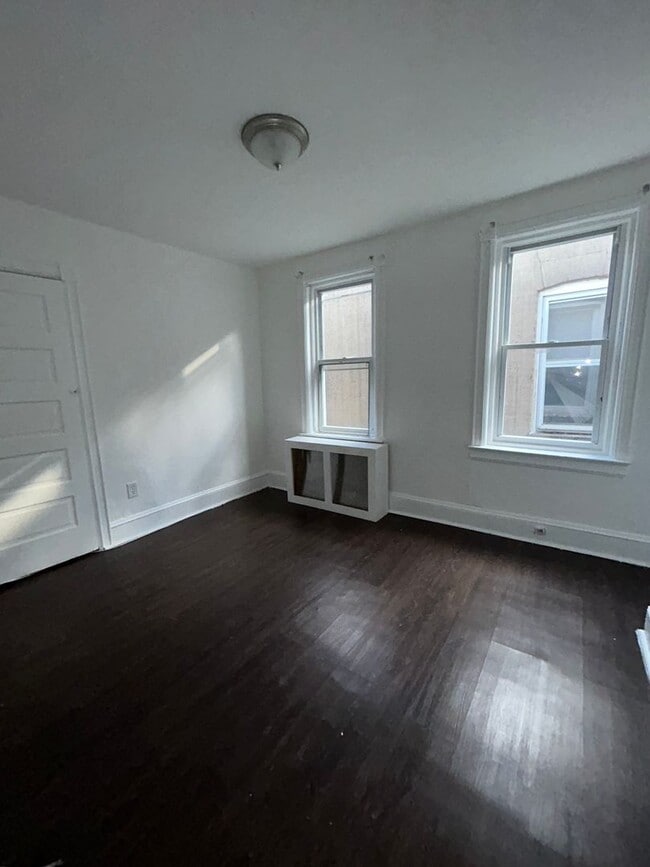 Building Photo - 35 Dexter St