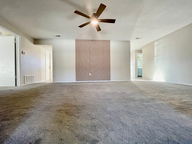 Building Photo - 1943 Sky Dr