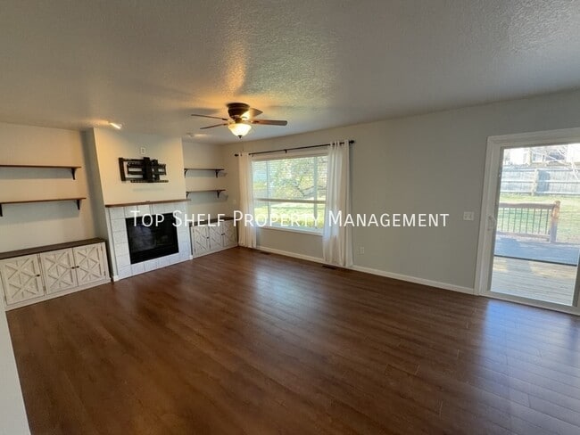 Building Photo - 4542 Meadow Valley Dr