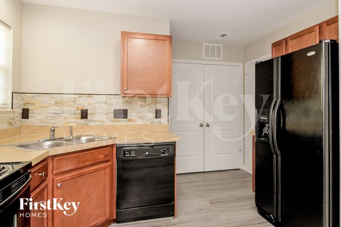Building Photo - 5350 Gyddie Dr