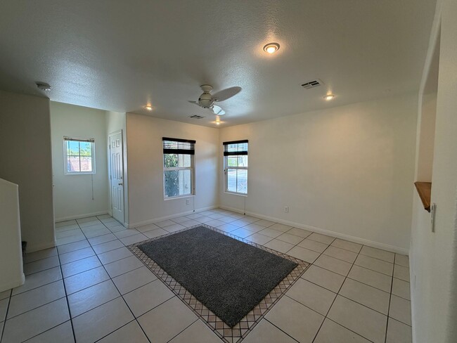 Building Photo - 4 Bedroom 2 Story Home