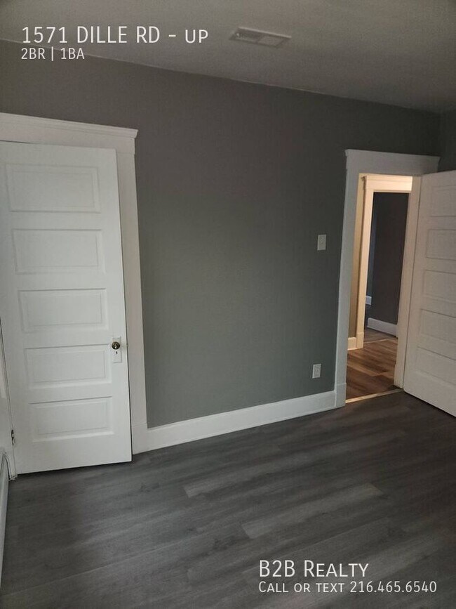 Building Photo - 1571 Dille Rd