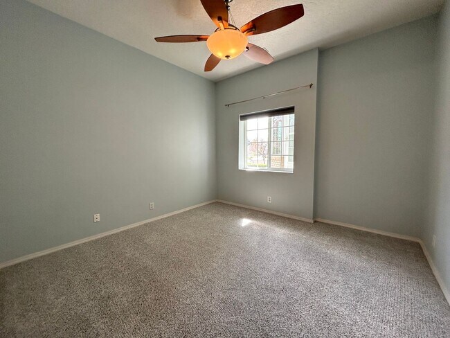 Building Photo - Gorgeous 5 bedroom 3 bathroom Home In Eagle