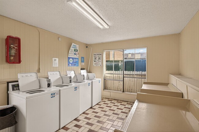 Building Photo - 1516 Bay Area Blvd