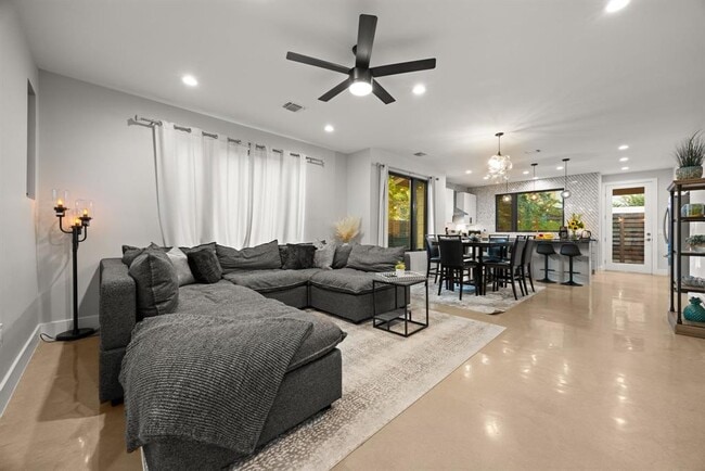 Building Photo - 3610 Thompson St