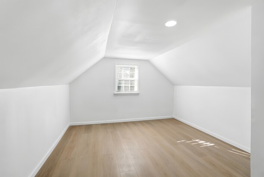 Building Photo - 509 N Rosedale Ave