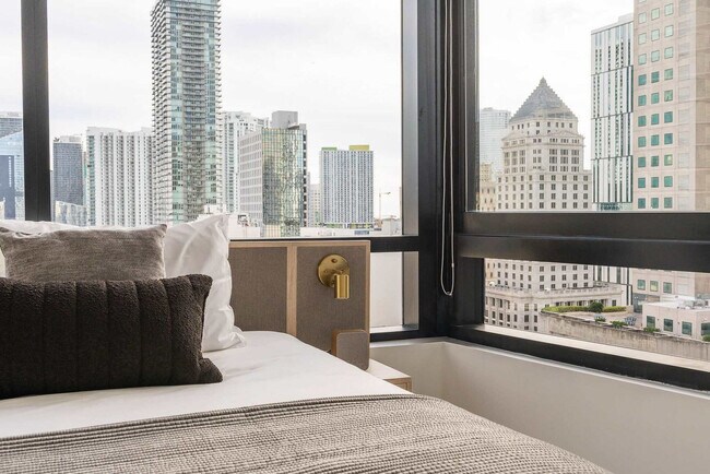 Building Photo - 225 N Miami Ave