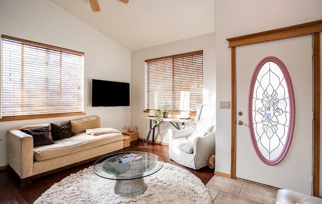 Building Photo - Single Level 2 Bed/2 Bath Townhome in Old ...