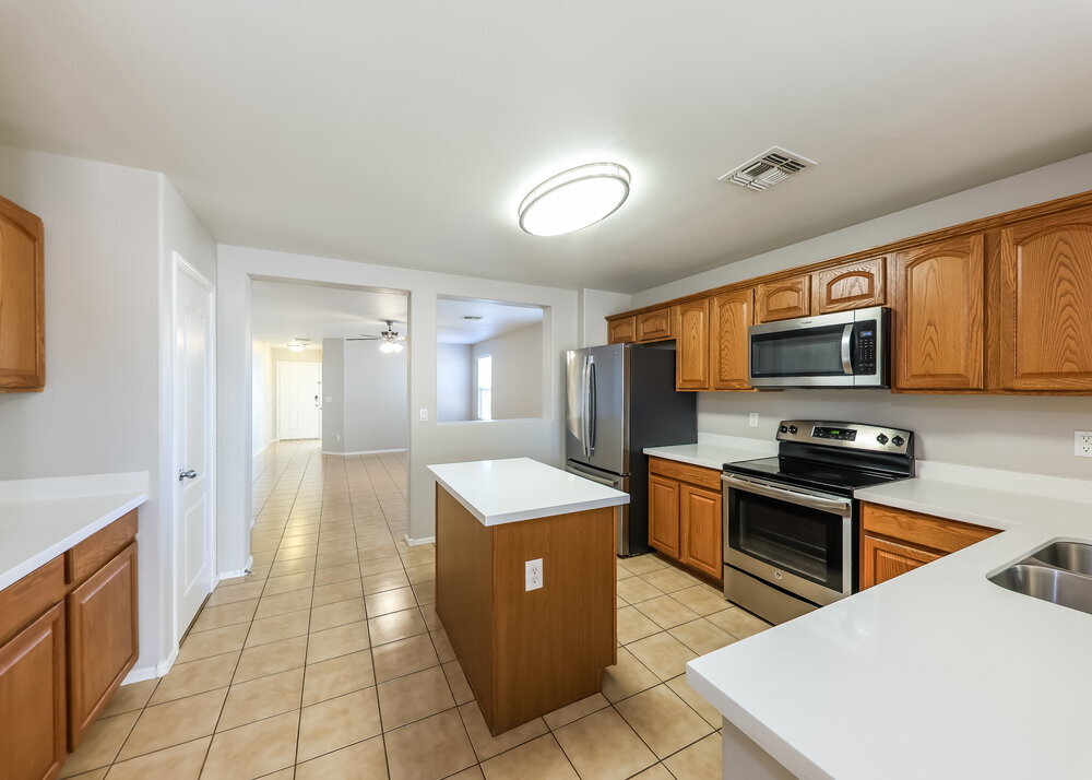 Building Photo - 17746 W Red Bird Rd