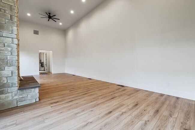 Building Photo - 12401 Rivendell Ct