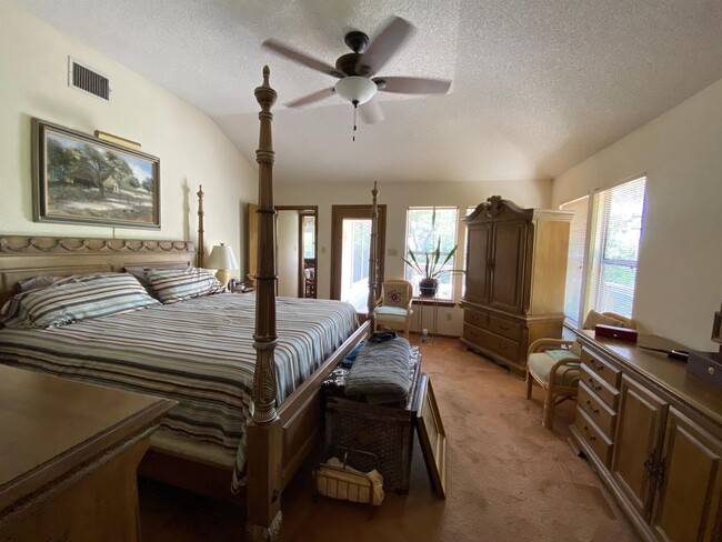 Building Photo - 5943 Cape Coral Dr