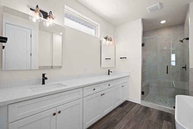 Building Photo - 3905 B Pinemont Dr