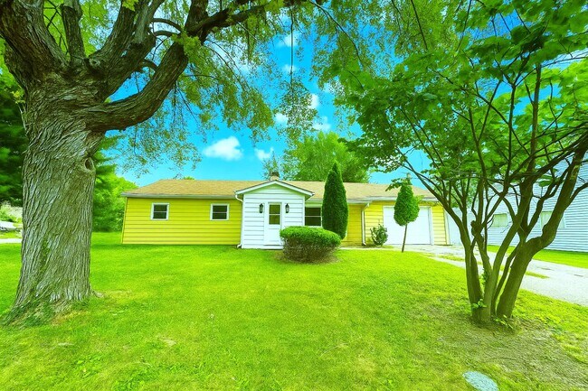Building Photo - 4071 Sawyer St