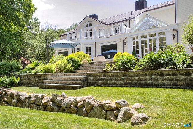 Building Photo - 637 Valley Rd