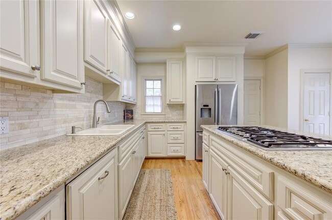 Building Photo - 2310 Briarglen Dr