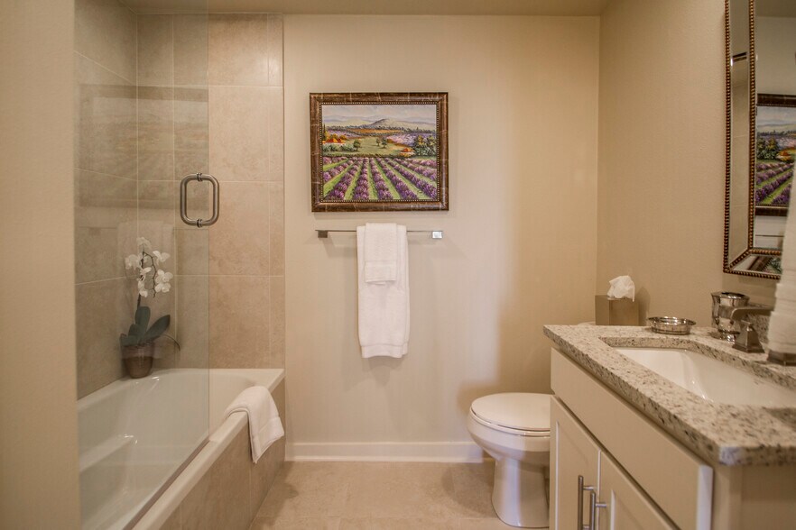 Building Photo - 221 W 2nd St