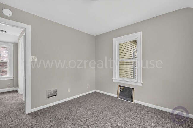 Building Photo - 2034 Berkshire Pl