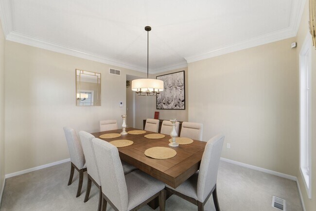 Building Photo - TIMELESS COMFORT!! 4 Bedroom, 4 Bathroom Home in Urbandale!