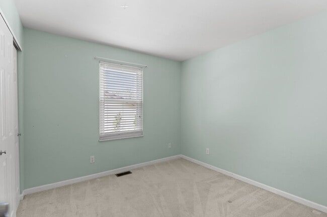 Building Photo - 1620 Dahlia Ct