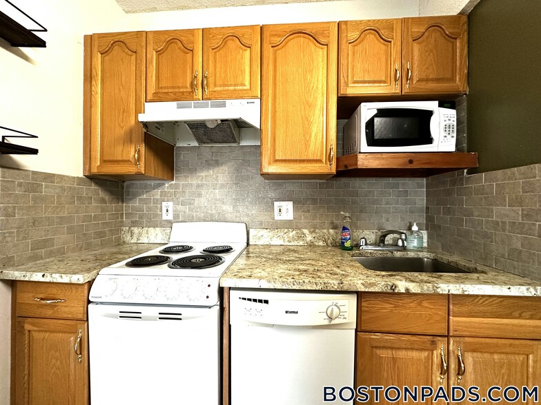 Building Photo - 1110 Commonwealth Ave