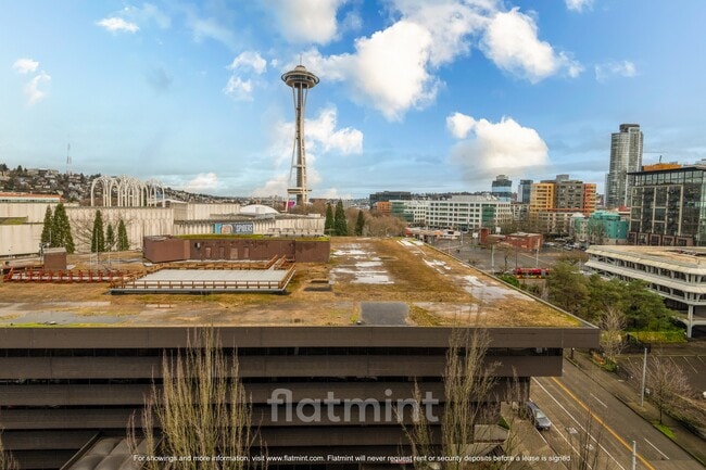 Building Photo - 2911 2nd Ave