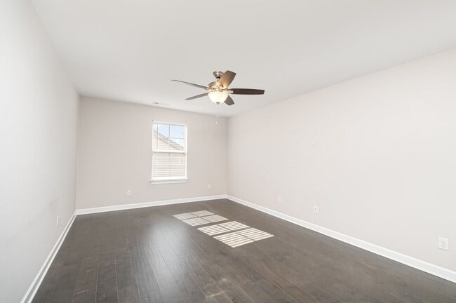 Building Photo - Charming Nolensville Home with Elegant Des...