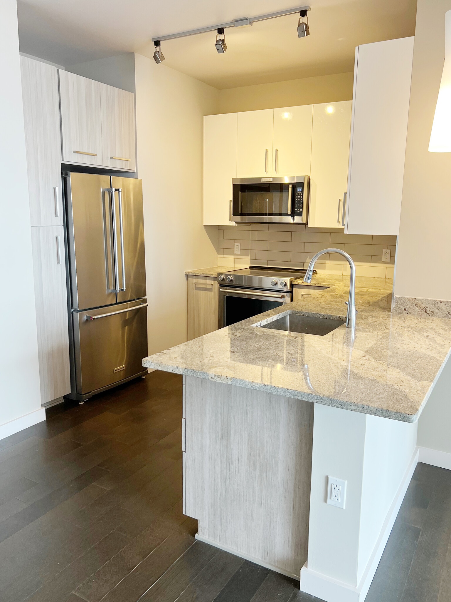 3707 Kitchen - 515 Church St
