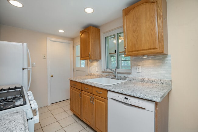 Building Photo - 5116 Cherryvale Dr