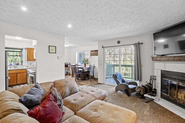 Building Photo - The epitome of carefree condo life is righ...