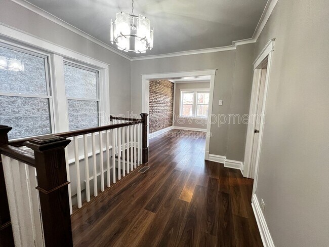 Building Photo - 1439 N Artesian Ave
