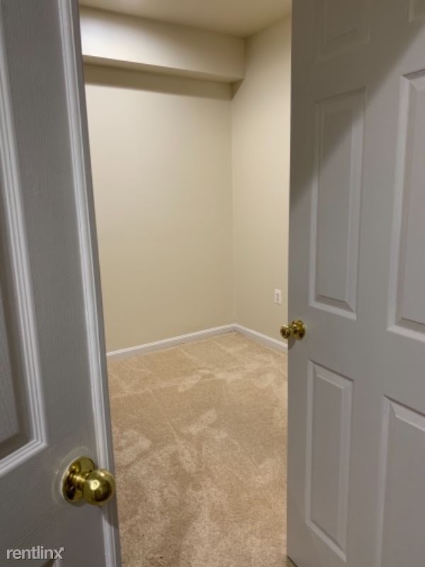 Building Photo - 2 br, 1 bath House - BASEMENT Apt